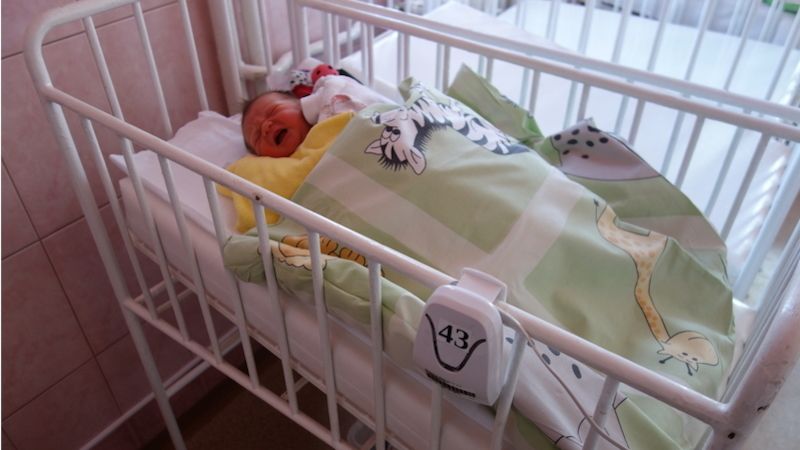Osm nových přístrojů zajistí bezpečný spánek novorozenců v Nemocnici Nový Jičín